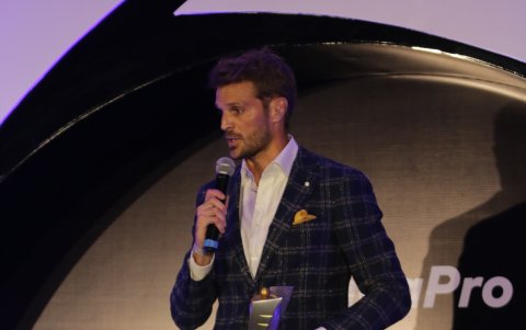 El arquero de Barcelona con el galardón tras ser elegido Mejor Jugador de la final 2020.

PERIODISTA : JUAN SANTIAGO

FECHA : O2/02/2021 

Agencia (ag-extra)