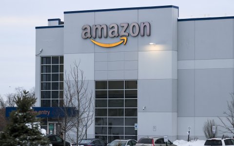 La firma de Seattle (estado de Washington, EE.UU.) explicó que Bezos, el hombre más rico del mundo según la lista Forbes, pasará a ejercer de presidente ejecutivo de Amazon.