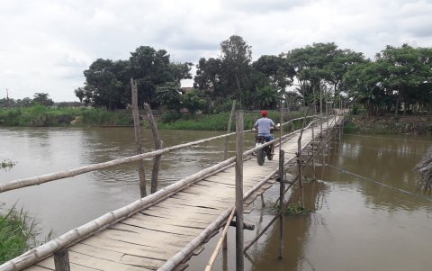 A los habitantes y agricultores les preocupa que la estructura se desmorone.