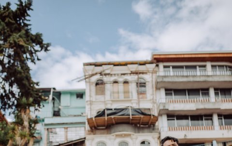 Las creacones de Torres (de negro en la foto) se han expuesto en Colombia y en México.