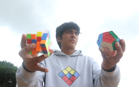 Dereck Estrada es campeón nacional de cubo Rubik en tres categorías.