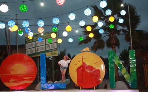 Olón. En esta playa las luces también atraen a los viajeros.