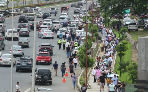 Una imagen del tránsito de automotores en las pasadas elecciones.