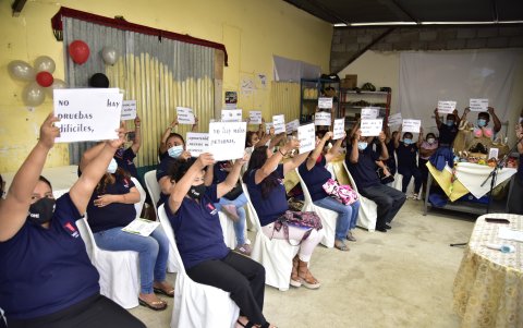 Como parte de la capacitación, se dictan mensajes de motivación para las futuras emprendedoras.