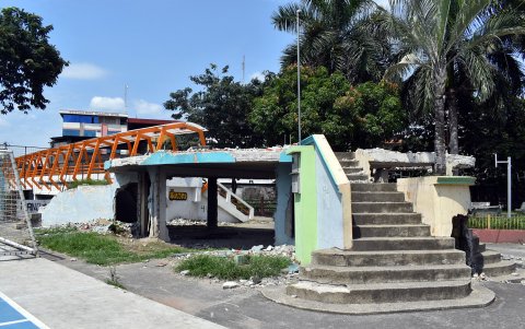 La estructura. Fue demolida hace un año y por falta de maquinaria los escombros no han sido retirados.