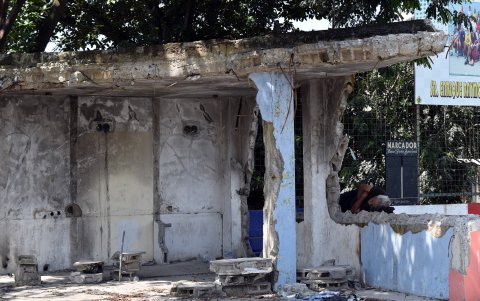 Hace un año, el sitio fue demolido y desde entonces ha sido visitados por indigentes y consumidores.