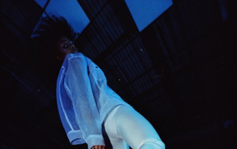 Anhela llevar sus zapatos a una experiencia que involucre a la comunidad en la regeneración, desarrollo y sostenibilidad del planeta