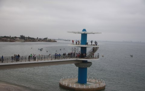 El malecón. Es uno de los sitios más visitados del balenario.