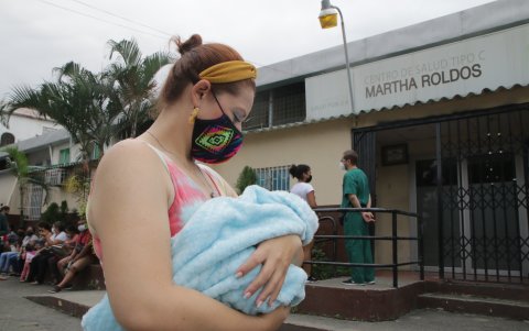 En el dispensario del ministerio de Sakud, en la ciudadela Martha de Roldós, los padres tampoco encontraron la vacuna pentavalente.