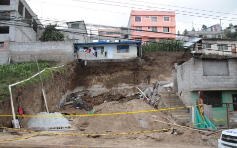 La caída de un muro en el barrio de La Bota, en el Comité del Pueblo, dejó a cuatro fallecidos el pasado lunes de noche.