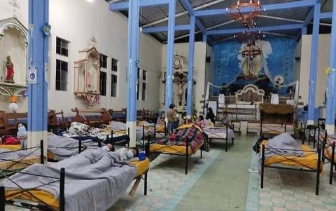 Más de 500 familias pasaron la noche en sitios de acogidas como iglesias.