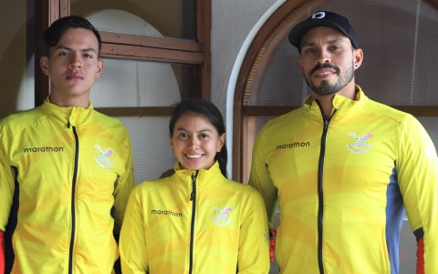 Él juvenil Andrés Torres (i), Marcela Cuaspud y su entrenador en una de las tantas jornada de entrenamiento.