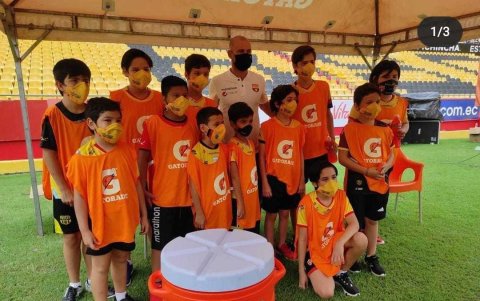 La clínica deportiva con las divisiones formativas del Ídolo fue uno de los últimos eventos antes de la Noche Amarilla.