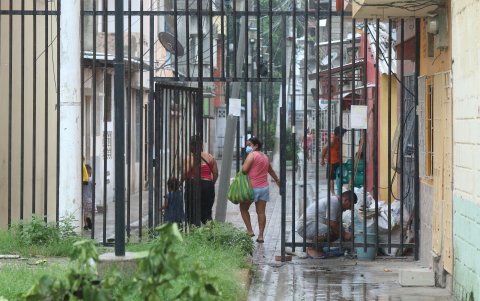 Los vecinos de La Floresta 1 dicen que se han visto obligados a 