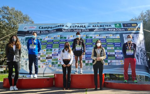 Histórico. Villanueva (c) es el último campeón nacional que verá España en 50 km.