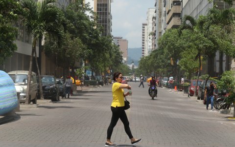 Año 2021. Este ha sido el panorama en la avenida 9 de Octubre, donde el año pasado hubo desfiles, fiesta y conciertos.