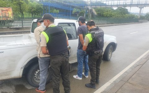 Dos detenidos en Mucho Lote 2 por transportar 140 bloques de marihuana.