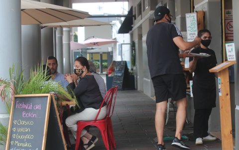 En las calles Panamá y Luzarraga la gastronomía atrae turistas locales y extranjeros.