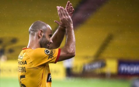 Javier Mascherano fue la estrella invitada en la tradicional Noche Amarilla. La fiesta fue sin público.