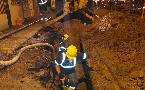 Otro daño. El 15 de febrero, la entidad hizo arreglos a una tubería que se había roto, a unas cuadras de donde se registro ayer el daño.