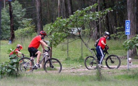 Ciclistas han implementado chats para reportar incidentes y robos y salen en grupo para evitar posibles atracos.