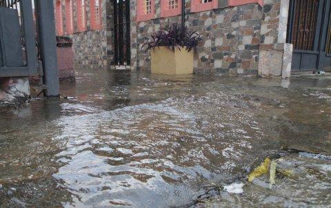 La Alborada. Según los residentes, en los daños reportados en dos días, el agua se desperdició por casi 10 horas.
PERIODISTA : LINA ZAMBRANO 

FECHA : 16/02/2021 

Agencia (ag-extra)