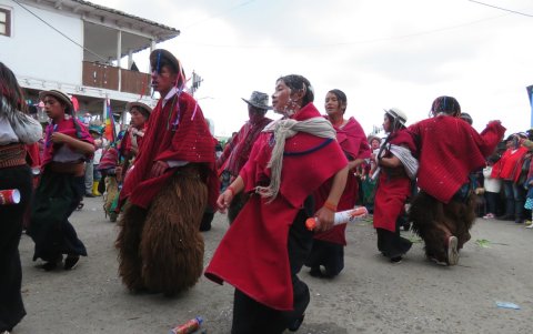 Danzas. El vestuario que usan en las celebraciones tiene un significado
