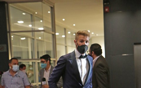 Javier Burrai, golero de Barcelona, con un estilo clásico en la ceremonia