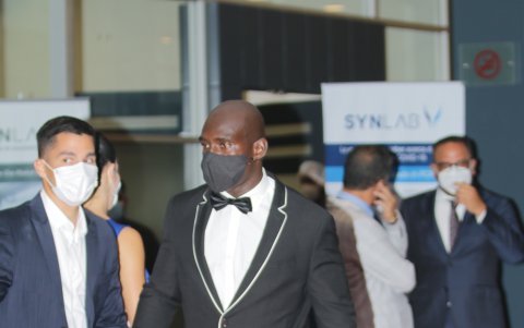 El exjugador Segundo Castillo fue galardonado por su trayectoria en el fútbol ecuatoriano.