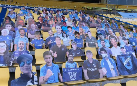 Tener su foto en las gradas del estadio es uno de los beneficios que tienen los socios de Universidad Católica.