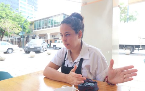 Gabriela Cepeda, una de las propietarias de La Central, local situado en el centro de Guayaquil.