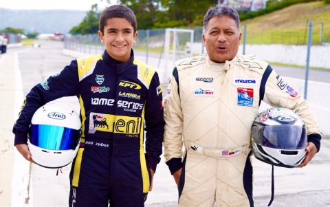 Edwin Gualotuna (d) invitó a Nicolás Zúñiga a un test drive. La cita es en octubre, en Indianápolis.