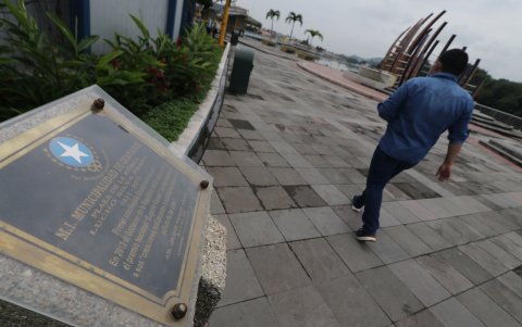 Situación. Hay personas que temen ingresar por el temor de ser asaltados; en el sitio no hay personal de seguridad.