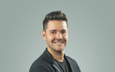 El presentador y coach Carlos Luis Andrade.