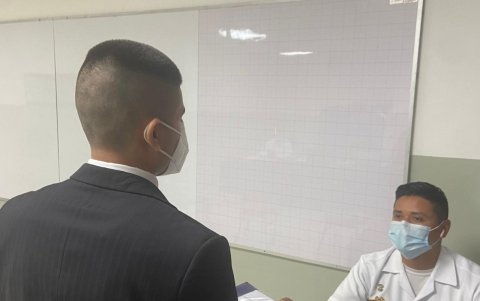 Institución. El aspirante a oficial deberá contar con un título superior de tercer nivel.