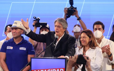 Guillermo Lasso y simpatizantes en el Centro de Convenciones de Guayaquil.