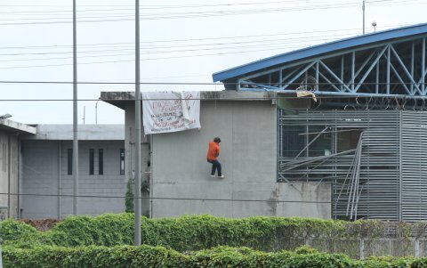 Tres días de crisis carcelaria no paran. Los reos siguen inquietos mientras que los familiares quieren respuestas.