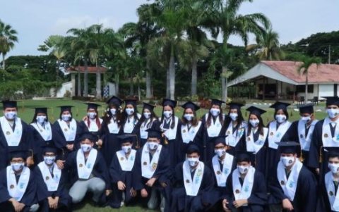 La promoción 31 está conformada por 28 nuevos bachilleres.CORTESÍA