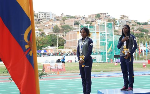 Los Juego Sudamericanos de Cochabamba 2018 tiene uno de los significados más especiales para Landázuri (der.). Ahí ganó oro en los 100 m planos, desplazando incluso a Ángela Tenorio.