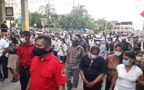Decenas de amigos, compañeros y familia participaron del acto.