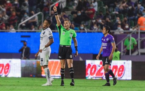 Desliz. Este sábado 27 de febrero Antonio Valencia fue expulsado al minuto 55 del partido de su equipo, Qurétaro, ante Mazatlán, por la LigaMx. El equipo perdió 3-0.