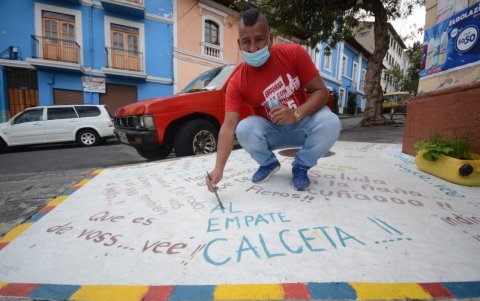 Tradiciones. Pintar es una forma de rescatar al Quito tradicional, dicen.