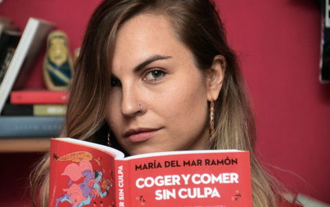 María del Mar Ramón y su libro.