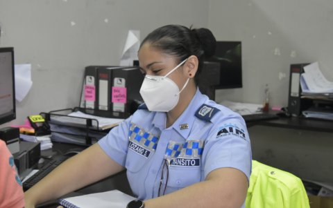 Tania Lozano lleva 5 años laborando para la institución, desde la primera promoción.