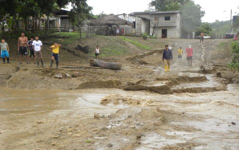 Así permanecen todavía las localidades de Colonche la tarde de este 5 de marzo,