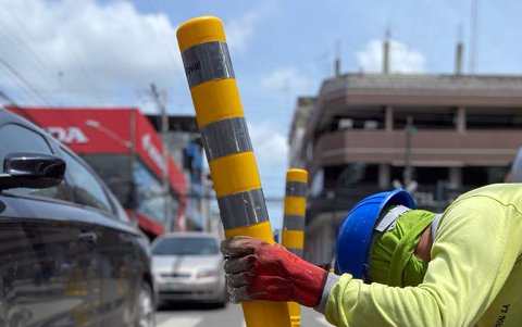 La estructura. Empezó a colocarse en enero. Emovim no ha precisado cuándo terminará de instalar en su totalidad los delineadores viales.