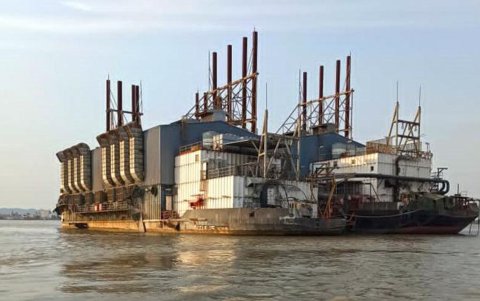 Las barcazas que quedaron a la deriva en noviembre de 2020.