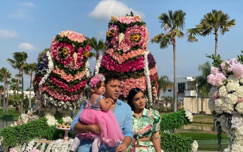 Con su familia: Carlos y April.