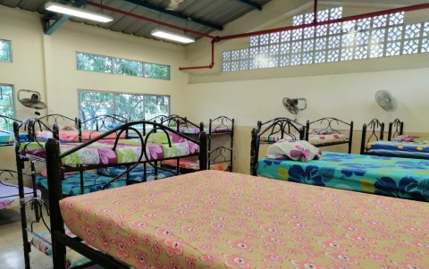 En el sitio, hasta ahora, permanecerán alojadas unas 10 familias.