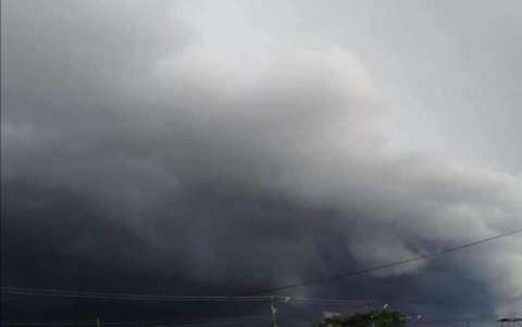 En Manabí se presentó un fenómeno caracterizado por nubosidad acompañada de tormentas eléctricas y fuertes vientos.